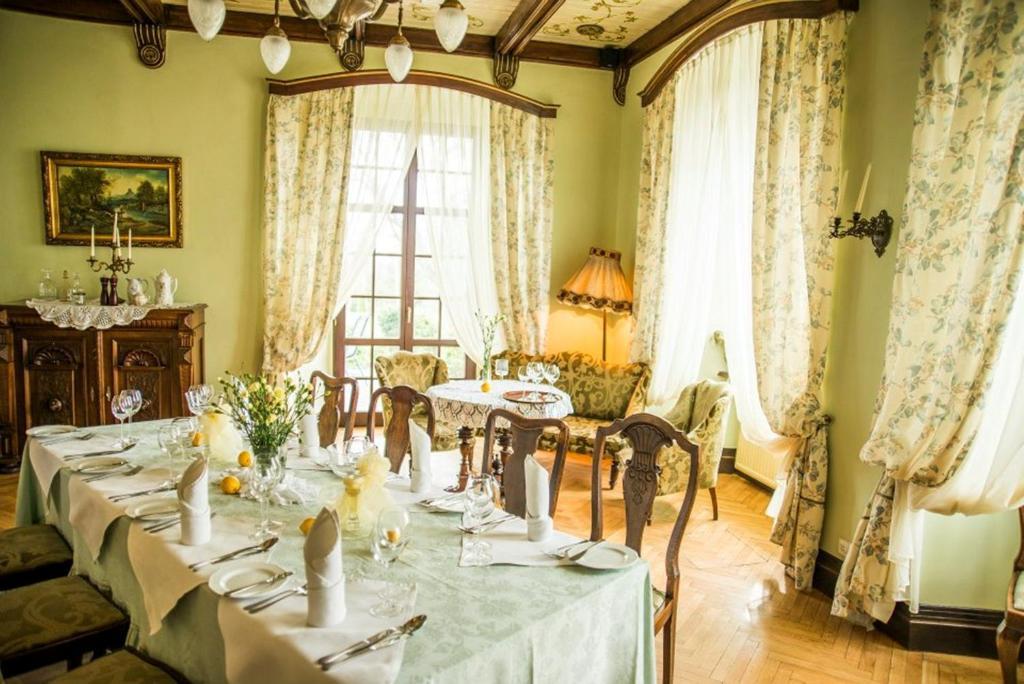 크비드진 Bialy Dwor B&B 외부 사진